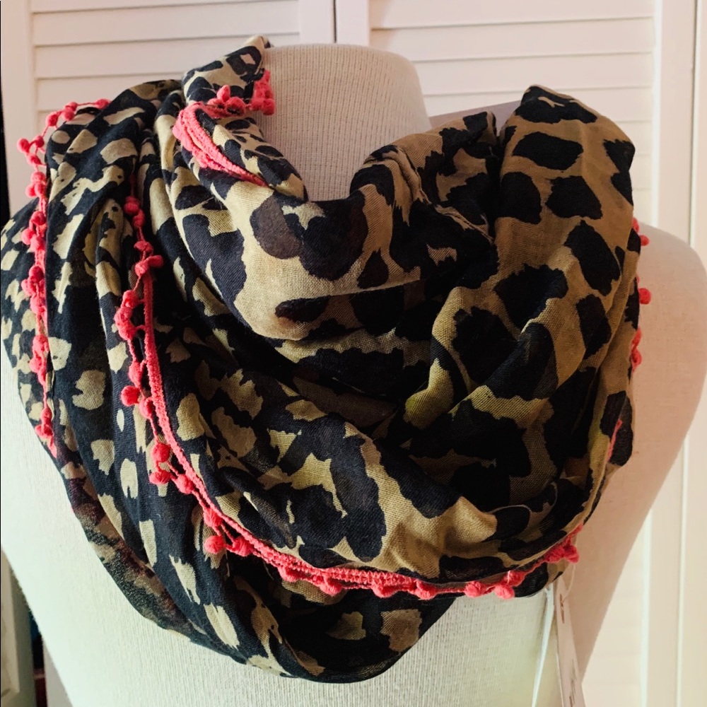 Vera Leopard Infinity Scarf Leopard Print NWT